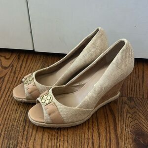 Arturo Chiang Ralin Cream Canvas Woven Peep Toe Cork Wedges Shoes Women's SZ 8.5